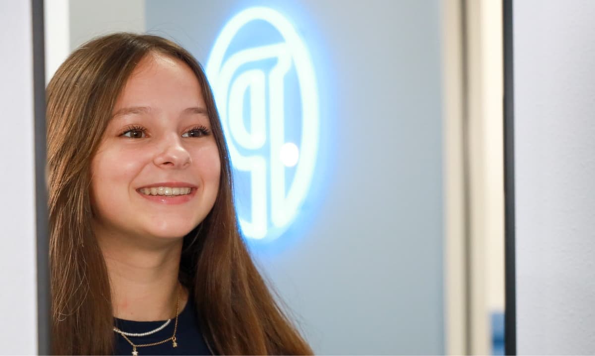 teen girl smiling with braces